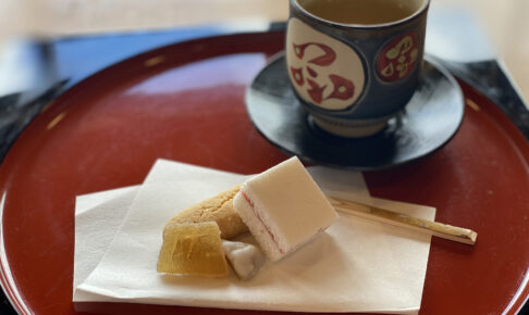 首里城で伝統的な琉球菓子とさんぴん茶を楽しめる「呈茶サービス」が再開されたので行ってみた｜那覇市首里｜発見！まちまーい