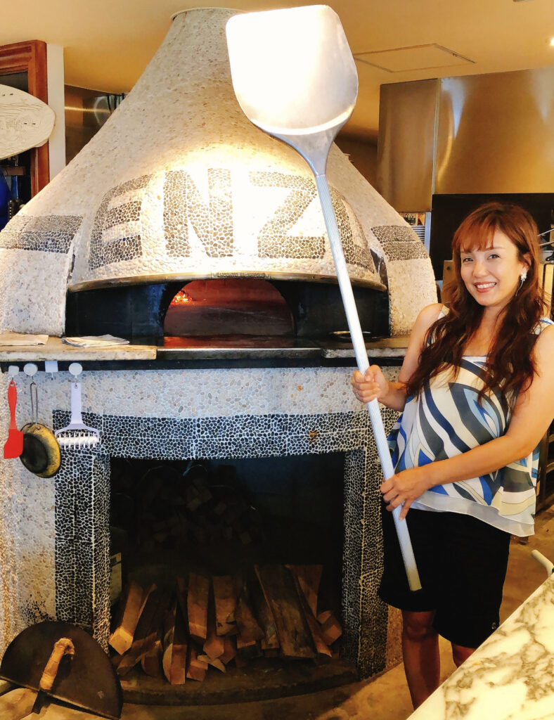 『pizzeria da ENZO』薪窯で焼く本格ナポリピッツァと絶景ロケーション！｜国頭郡恩納村字真栄田 / CELEBRATIONS maki