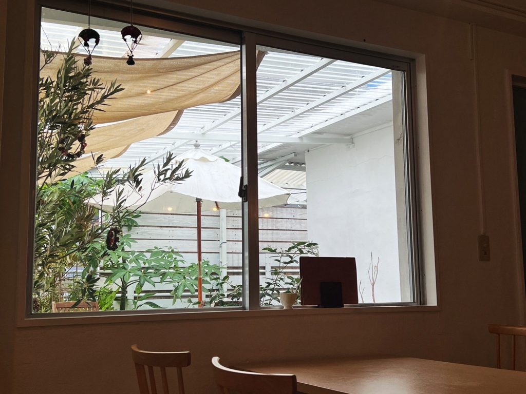 季節を感じるデザートが美味しい、隠れ家的雰囲気のカフェ『cafe shuette（カフェ シュエット）』｜浦添市牧港 / CELEBRATIONS maki