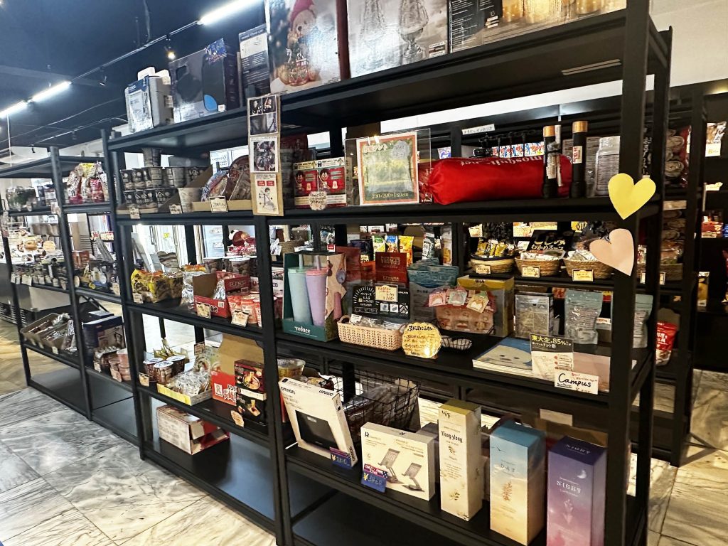 キリスト教書店『ライフセンタービブロス堂』で楽しめる雑貨やカフェ時間|那覇市曙 /CELEBRATIONS maki