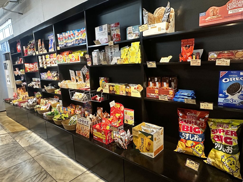 キリスト教書店『ライフセンタービブロス堂』で楽しめる雑貨やカフェ時間|那覇市曙 /CELEBRATIONS maki