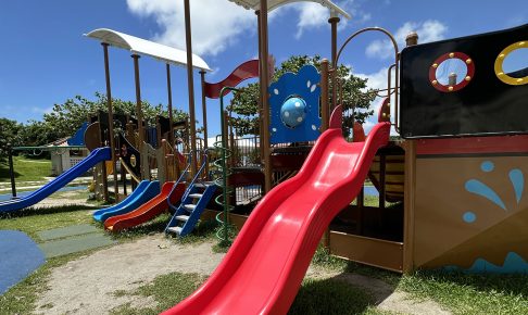 嘉数ゆりオススメ！子連れファミリー必見！リニューアルオープンの『泊城公園（渡具知公園）』は遊具エリアが大幅パワーアップ！｜中頭郡読谷村渡具知
