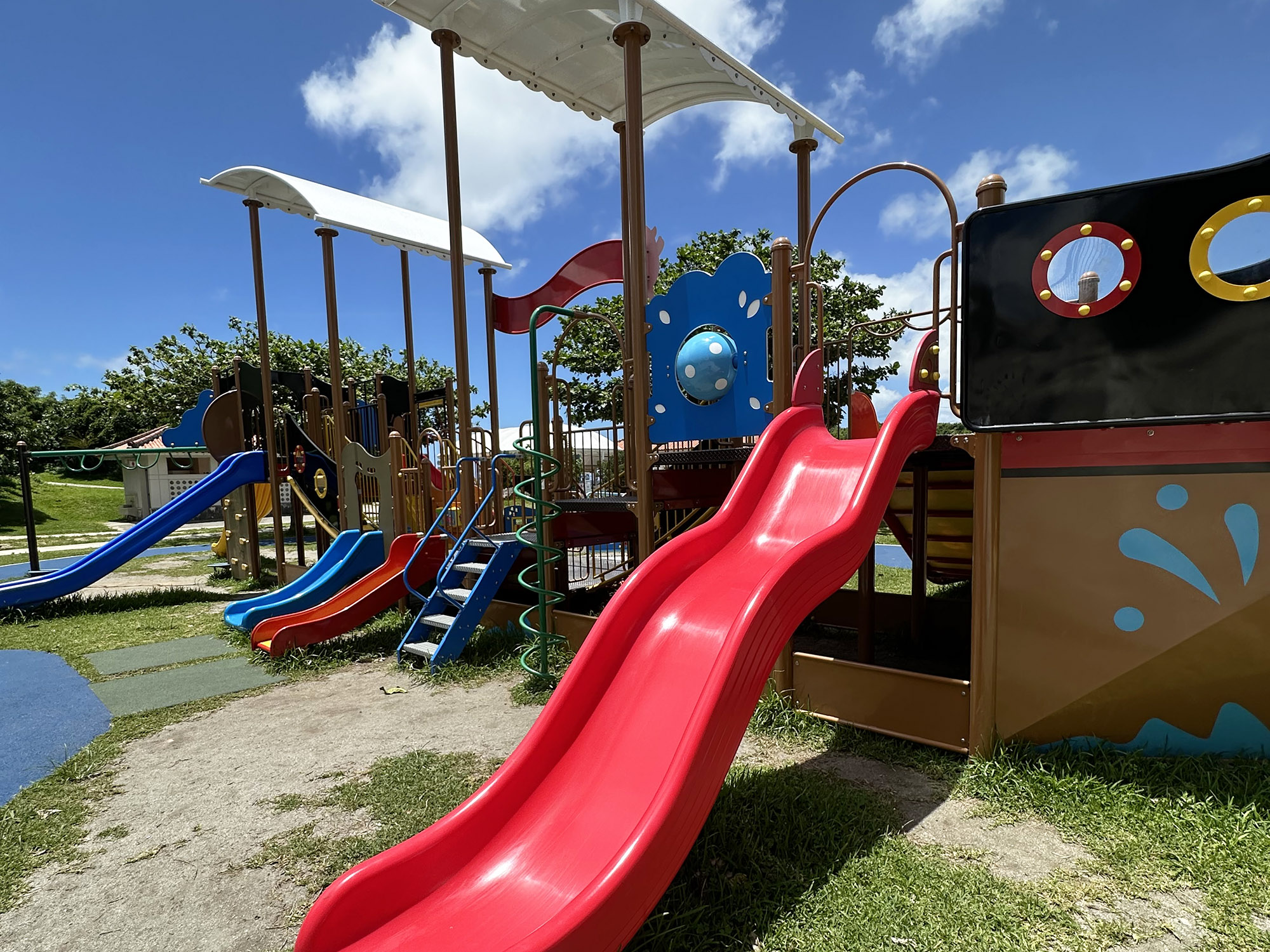嘉数ゆりオススメ！子連れファミリー必見！リニューアルオープンの『泊城公園（渡具知公園）』は遊具エリアが大幅パワーアップ！｜中頭郡読谷村渡具知