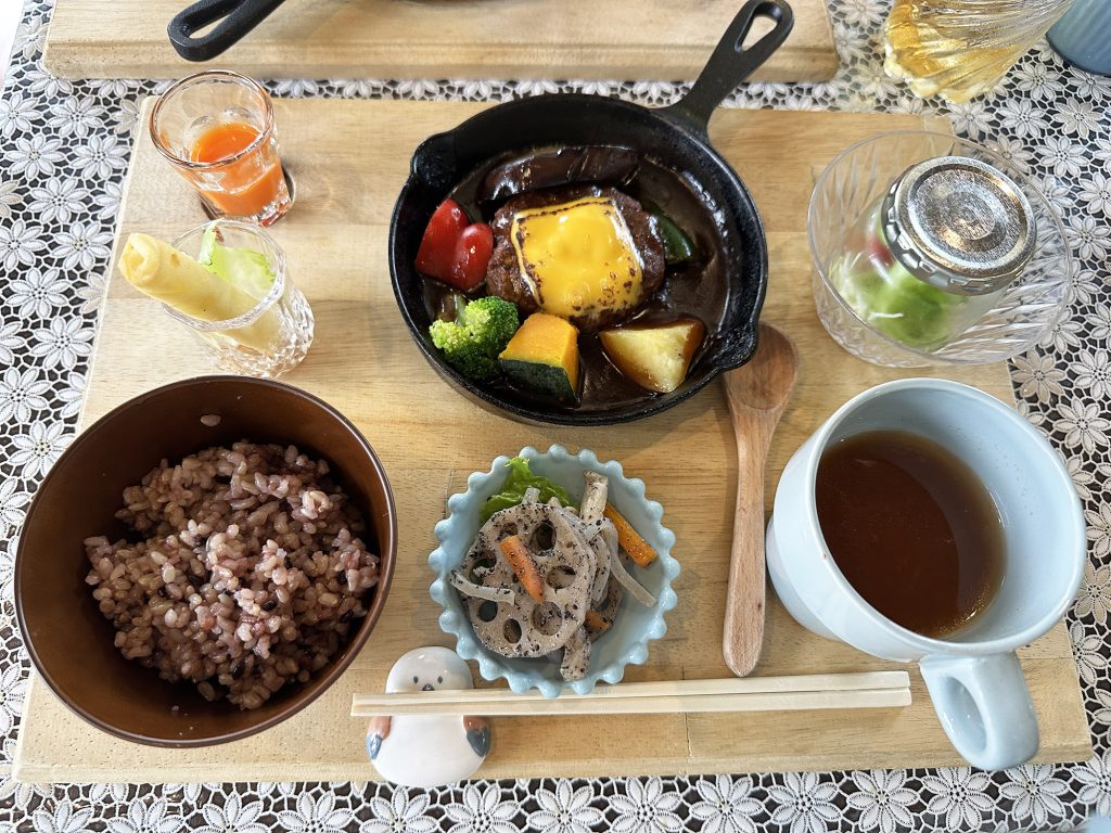 嘉数ゆりオススメ！前菜からデザートまでコース料理が楽しめるカフェ『Cafe Berryberry2（カフェ ベリーベリー2）』｜南城市佐敷