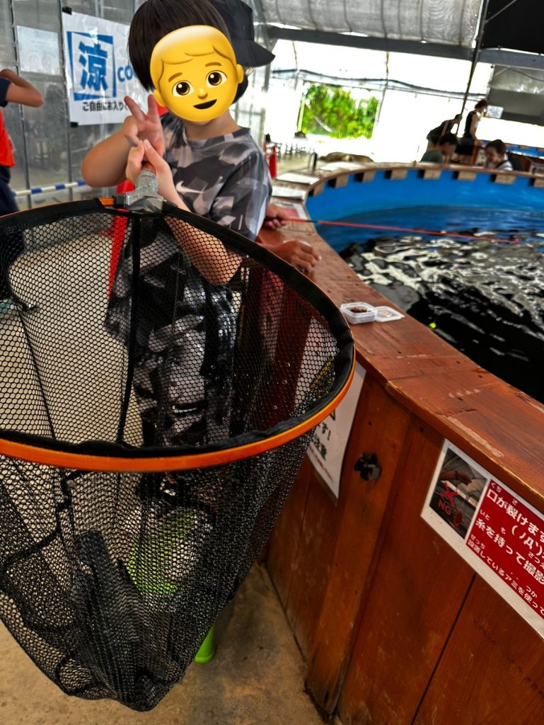 嘉数ゆりオススメ！大人も子どもも楽しめる屋内体験施設『釣って見つけるぼうけんの国 沖縄』｜うるま市石川