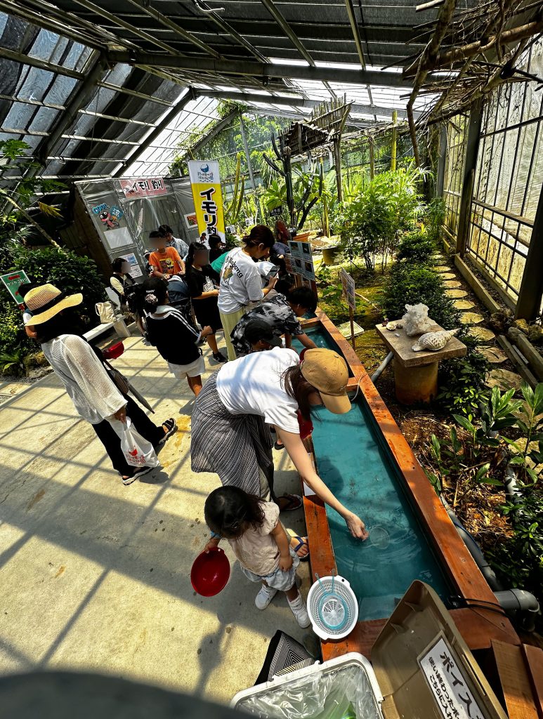 嘉数ゆりオススメ！大人も子どもも楽しめる屋内体験施設『釣って見つけるぼうけんの国 沖縄』｜うるま市石川