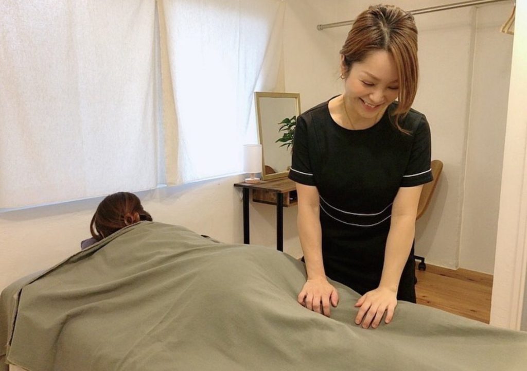 路地裏の隠れ家サロン『Lily beauty salon』で極上リンパマッサージ｜那覇市壺屋 /CELEBRATIONS maki