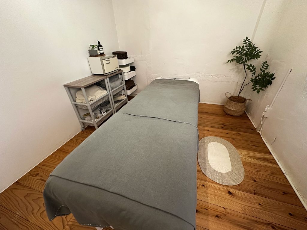 路地裏の隠れ家サロン『Lily beauty salon』で極上リンパマッサージ｜那覇市壺屋 /CELEBRATIONS maki