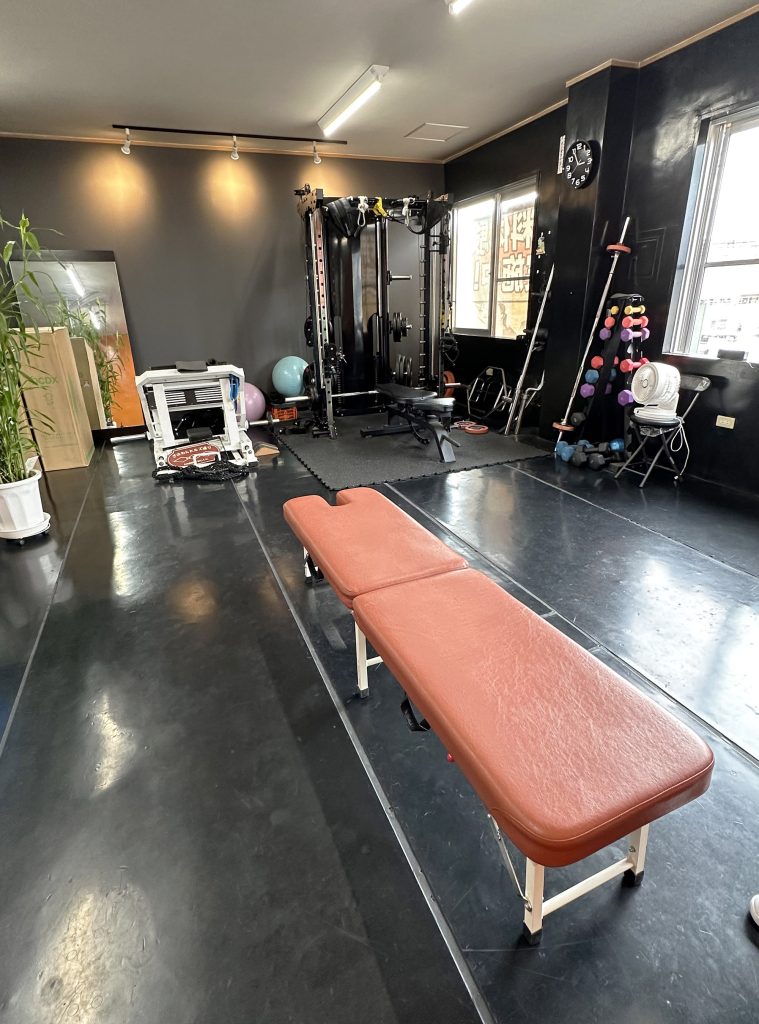 普天満宮そば、カイロを基本に身体を整えるパーソナルジム『GYM BOOTY PLUS 〜からだ元気工房〜』産後ケアにも｜宜野湾市普天間 /CELEBRATIONS maki