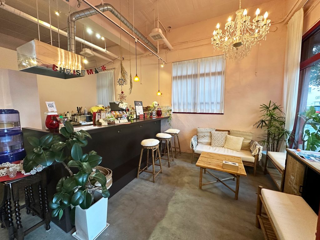 カフェ＆リラクゼーションサロン『AMAMA okinawa』でタイ古式マッサージを堪能｜那覇市松山 /CELEBRATIONS maki