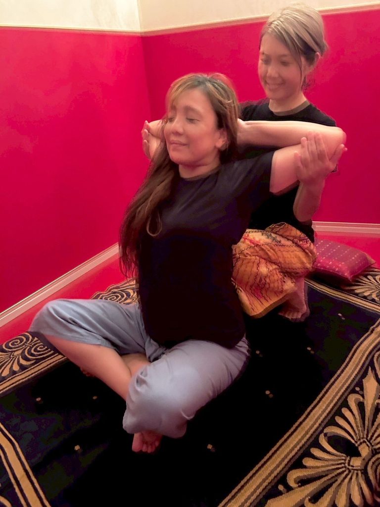 カフェ＆リラクゼーションサロン『AMAMA okinawa』でタイ古式マッサージを堪能｜那覇市松山 /CELEBRATIONS maki