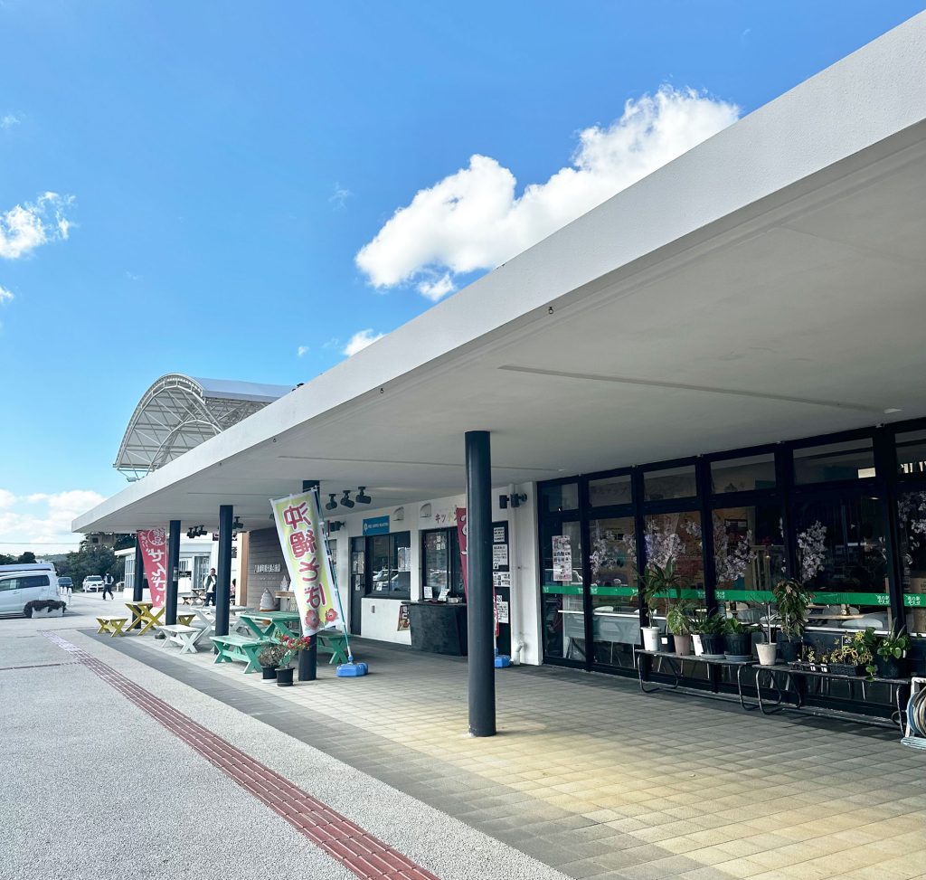 嘉数ゆりオススメ!地元の新鮮な農産物や特産物がいっぱい!『南の駅 やえせ』|島尻郡八重瀬町