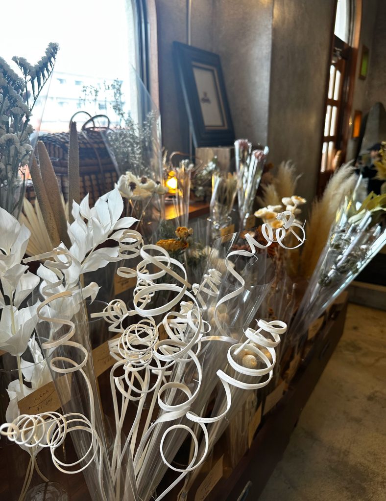 嘉数ゆりオススメ！お洒落で華やかなドライフラワー専門店『lily ronde（リリーロンド）』｜沖縄市美原