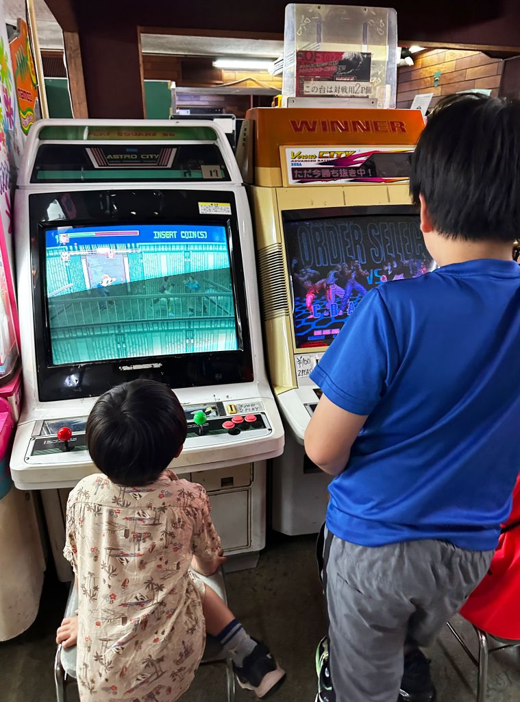 嘉数ゆりオススメ！昭和レトロな遊びスポット『天久ファミリースポーツランド』｜那覇市天久