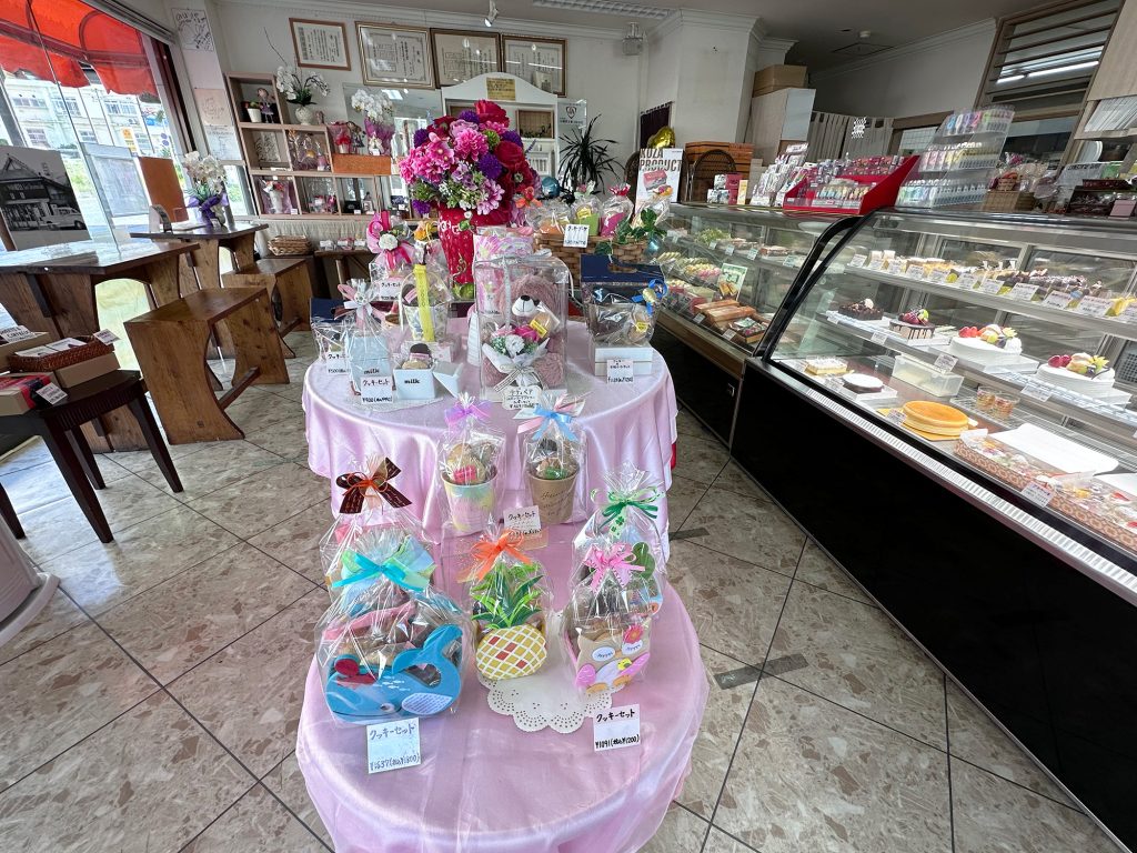 ジャーマンケーキに黒糖ケーキ。地域に愛され続けるコザの老舗菓子店『のぼりや製菓』|沖縄市上地|CELEBRATIONS maki