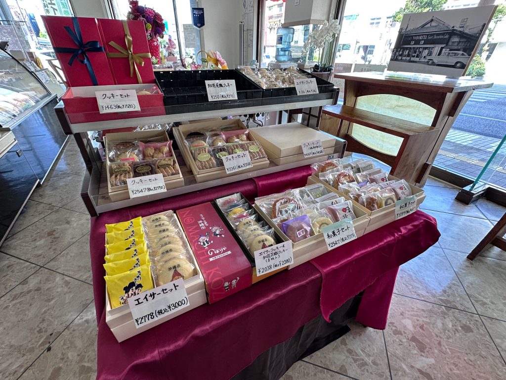 ジャーマンケーキに黒糖ケーキ。地域に愛され続けるコザの老舗菓子店『のぼりや製菓』|沖縄市上地|CELEBRATIONS maki