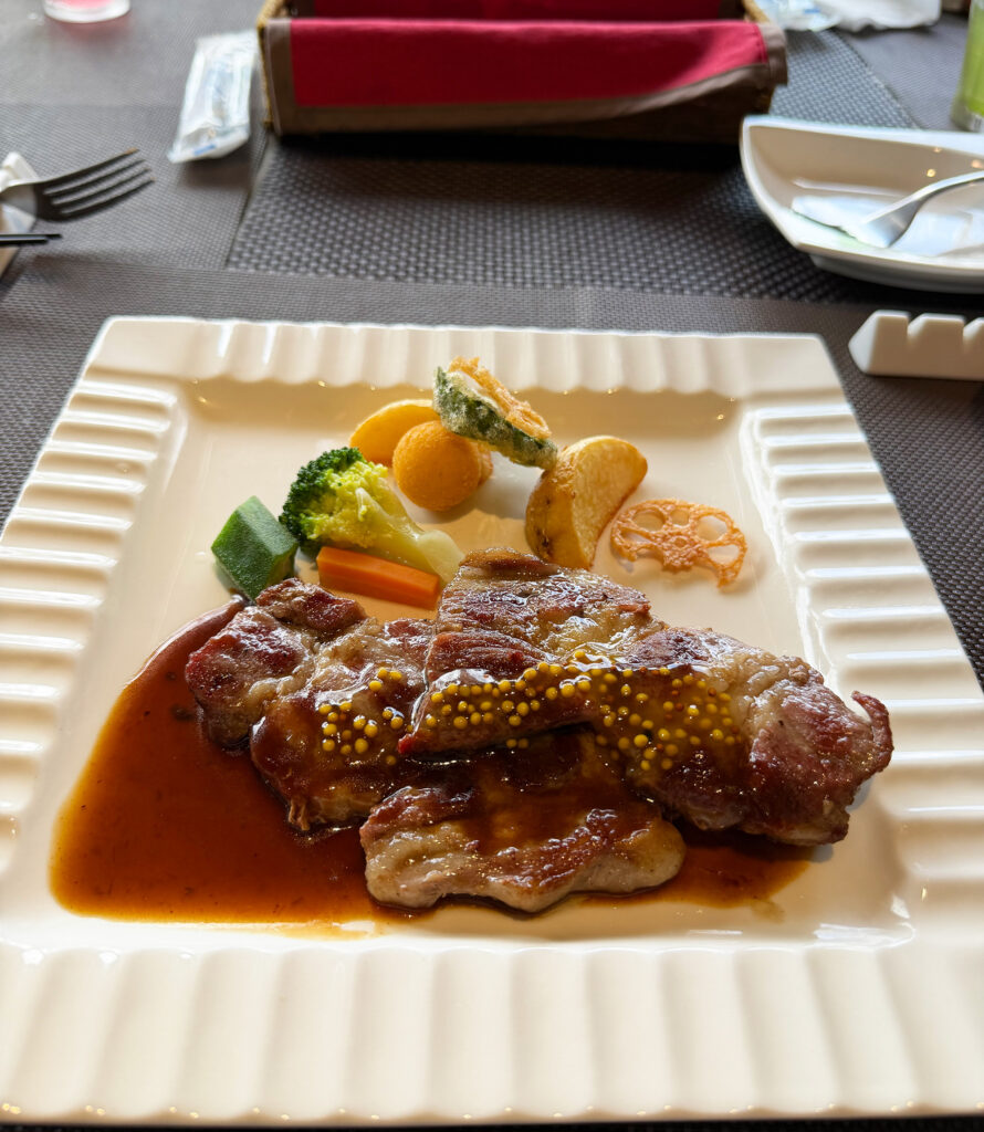 嘉数ゆりオススメ!ランチフルコースがお得&大満足『Bistro Grand Chariot(ビストロ グランシャリオ)』|沖縄市泡瀬