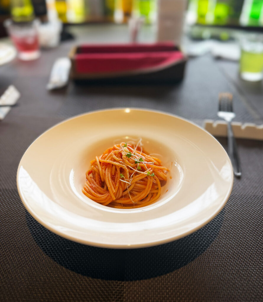 嘉数ゆりオススメ!ランチフルコースがお得&大満足『Bistro Grand Chariot(ビストロ グランシャリオ)』|沖縄市泡瀬